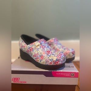 Sketchers Floral Print Work Slip Resistant Clogs Size 5